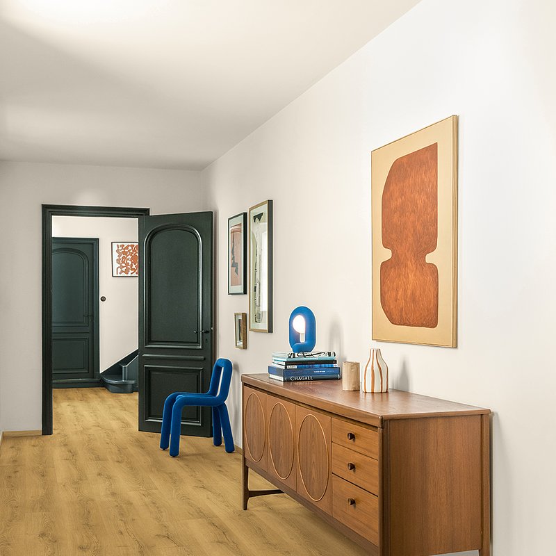 CLM5787_Interior04_hall.jpg
