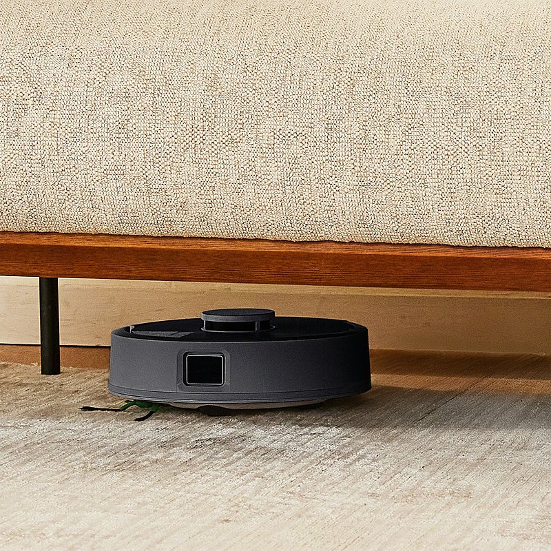 Roomba_Mini_Black_Lifestyle_DTC_Hard_To_Reach_4000x4000.jpg