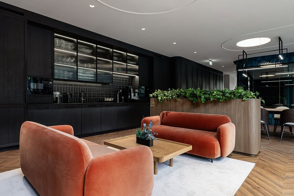 Fotomohito, Warszawskie biuro, Master Oak natural copper i Master Oak elegant black od Unilin Panels
