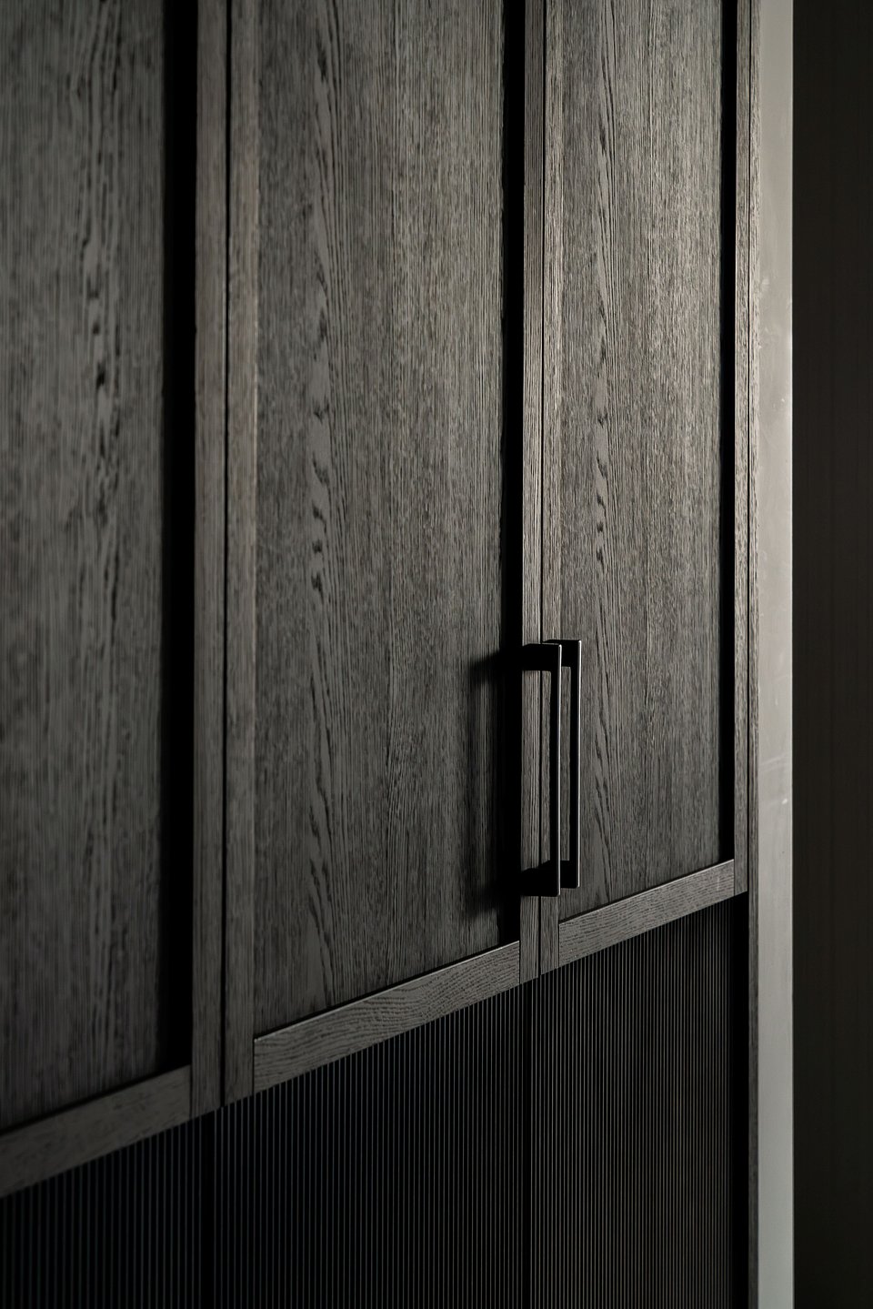 Fotomohito, Warszawskie biuro, Master Oak elegant black od Unilin Panels