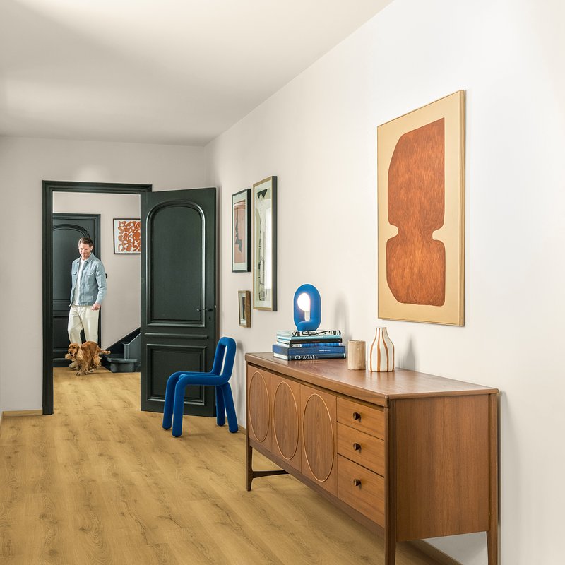 CLM5787_Interior03_hall.jpg