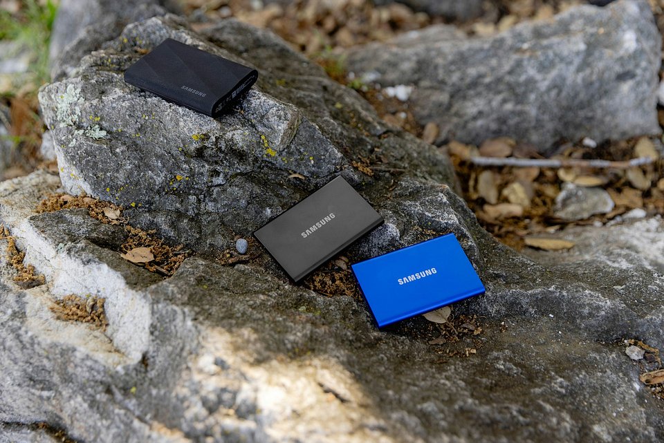 samsung-memory-h48GtygFSHg-unsplash.jpg