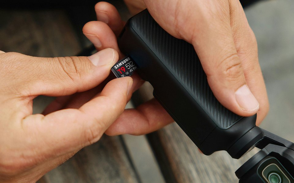 (Image9) T9 microSD Card_Lifestyle.jpg