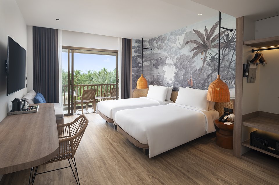 Amari Bangsaen-Deluxe Ocean Twin-Room with Balcony.JPG