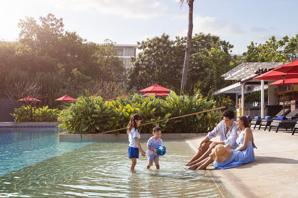 Amari Hua Hin_Aqua Pool_Lifestyle 2.jpg