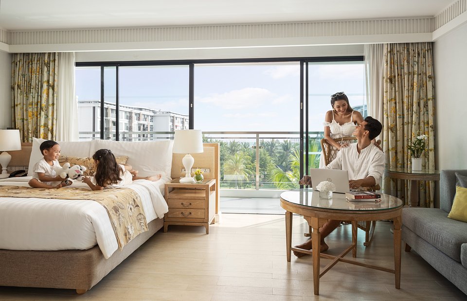 Amari Hua Hin_Club Family Suite Lifestyle 1.jpg
