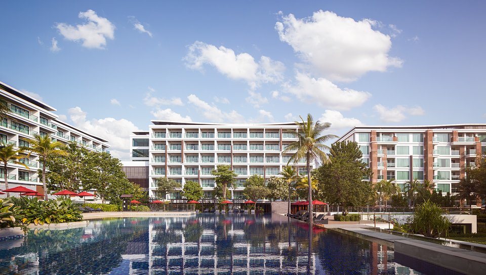 Amari Hua Hin_Exterior_Poolside 2.jpg