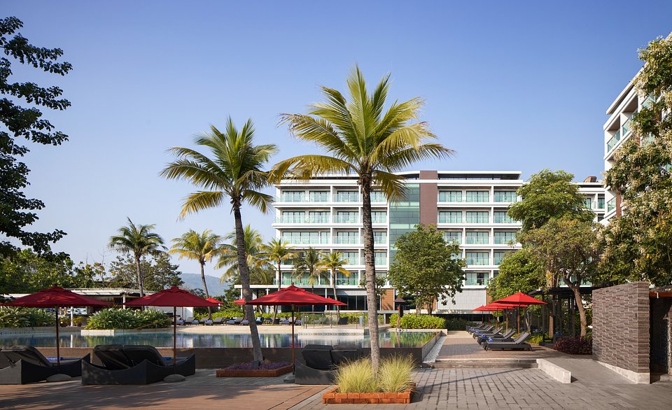 Amari Hua Hin_Exterior_Poolside 3.jpg