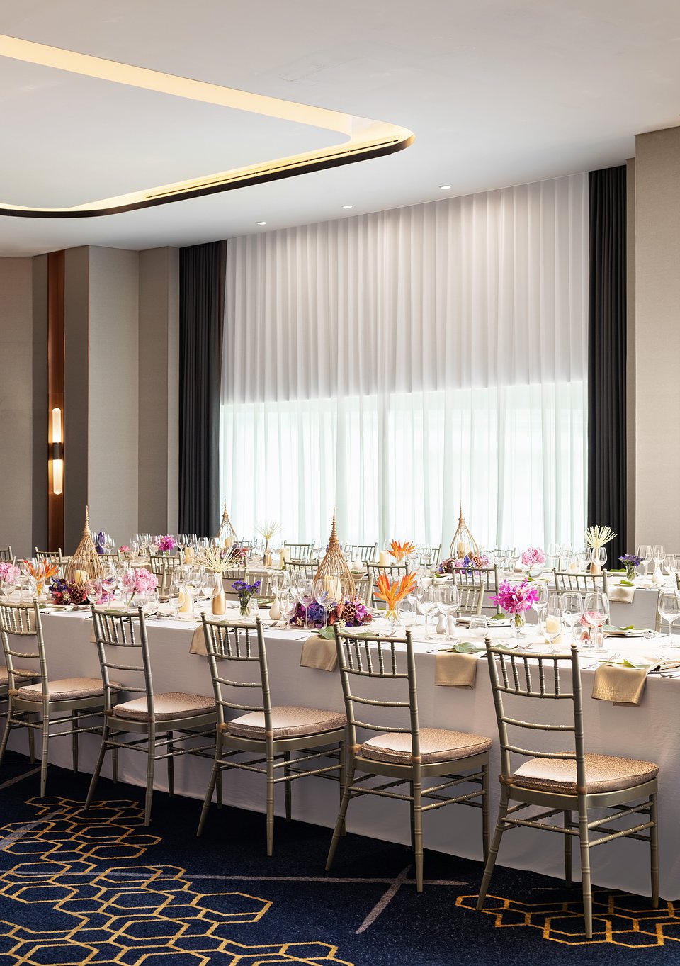 Amari Bangkok_Social Sphere_Long Table Set Up.jpg