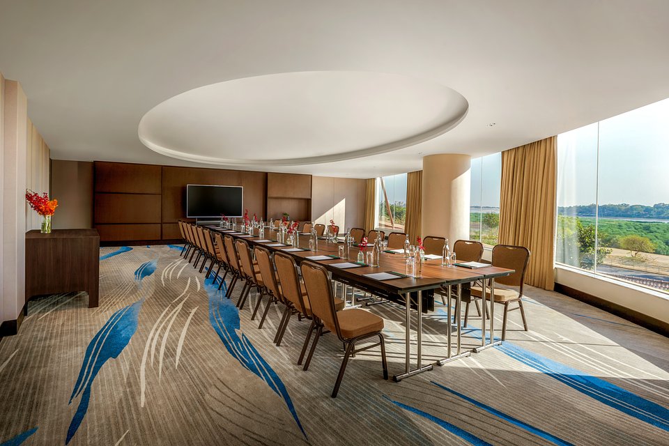 Amari Vientiane - Board Room - I-Shape.jpg