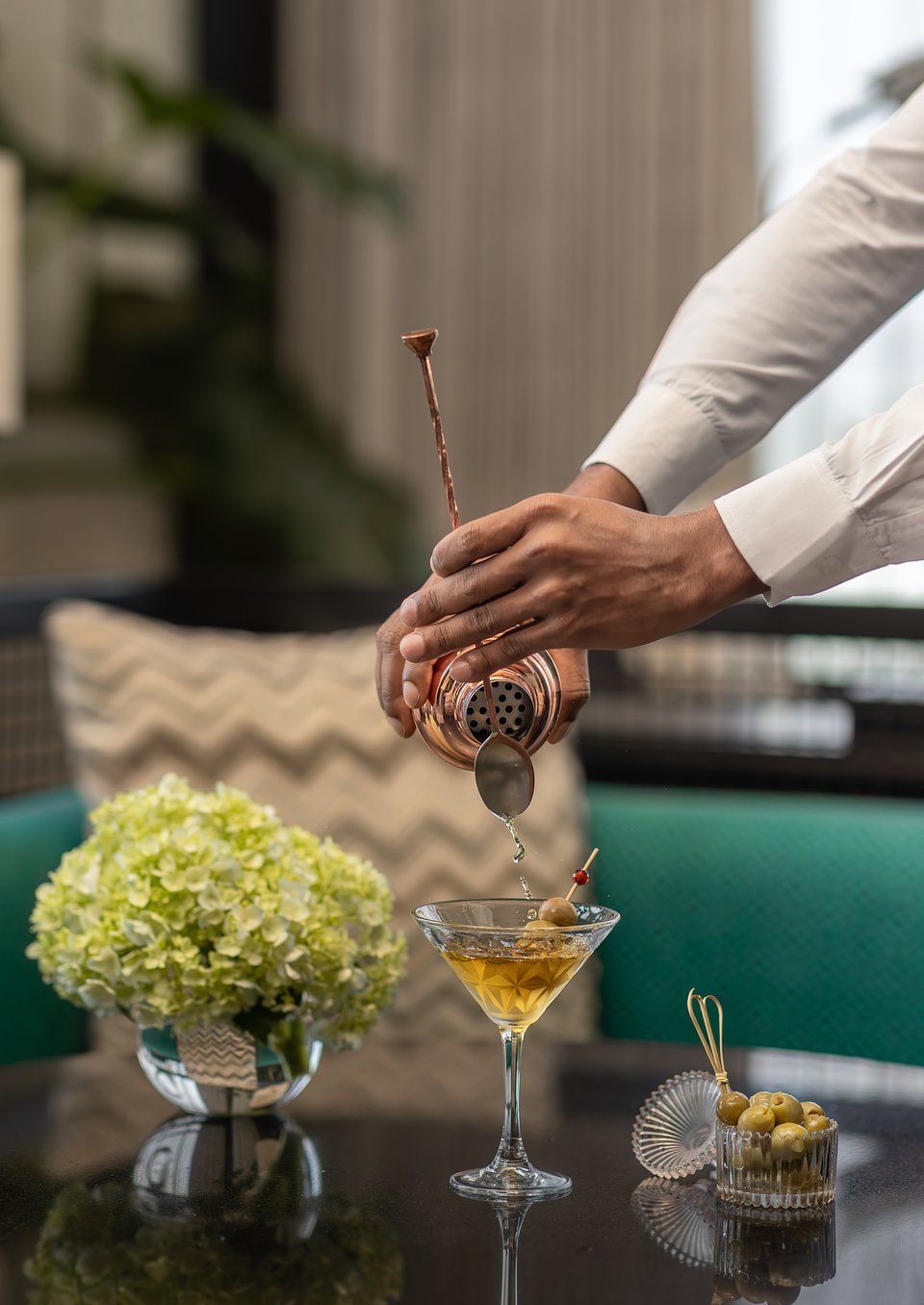 Amari Colombo Sri Lanka - Mira Lounge - Cocktail Martini 1.jpg