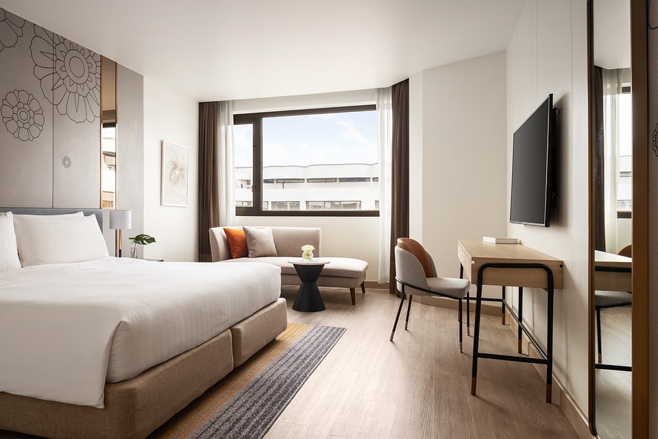 Amari Don Muang Airport Bangkok_Premier Pool View Room_Bedroom with Living Spaces.jpg