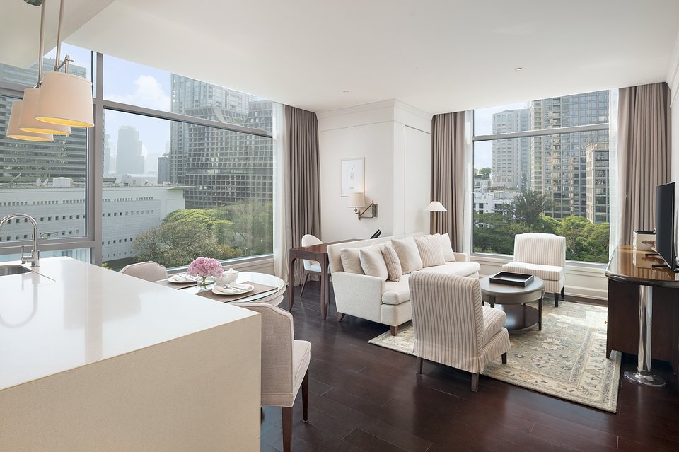 Oriental Residence Bangkok-One Bedroom Corner Prestige-Living room 1.JPG