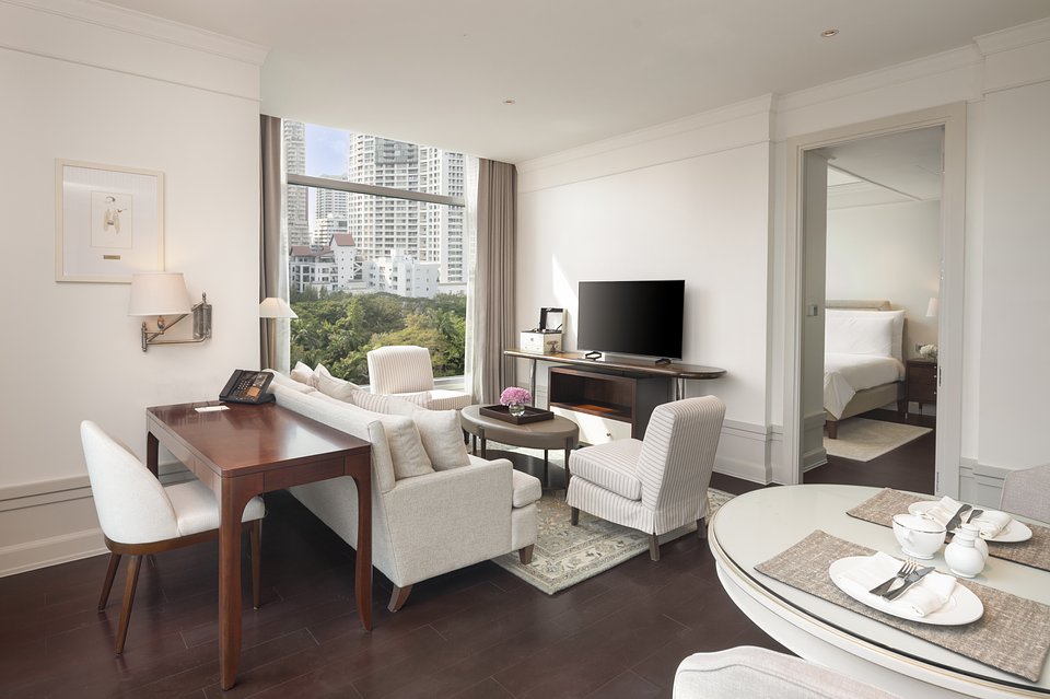 Oriental Residence Bangkok-One Bedroom Corner Prestige-Living room 2.JPG