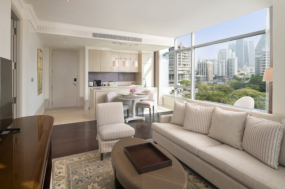 Oriental Residence Bangkok-One Bedroom Corner Prestige-Living room 3.JPG