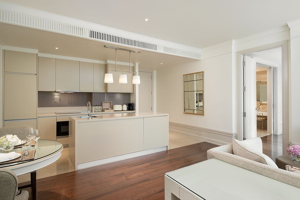 Oriental Residence Bangkok-One Bedroom Prestige-Living Room-Pantry.jpg