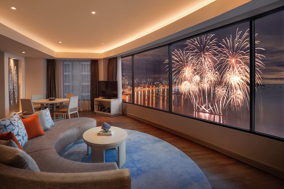 Amari Pattaya – Club Executive Ocean Suite.jpg