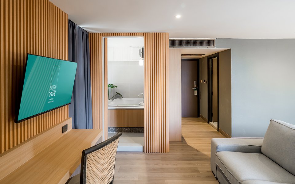 Cross Vibe Bangkok Srinakarin_Deluxe Jacuzzi-01.jpg