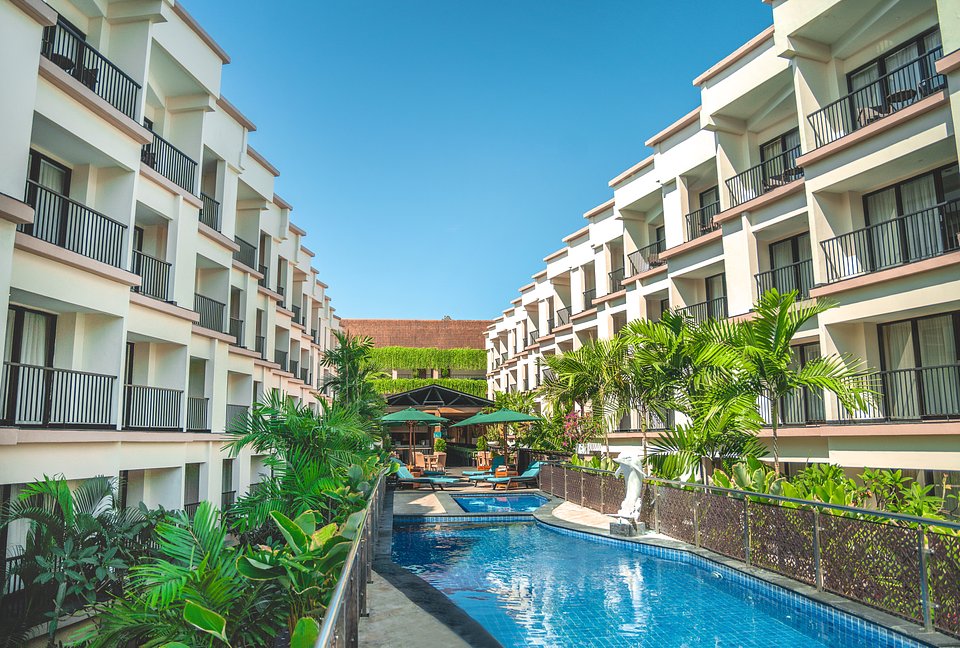 Cross Vibe Paasha Bali Kuta_Pool-1.jpg