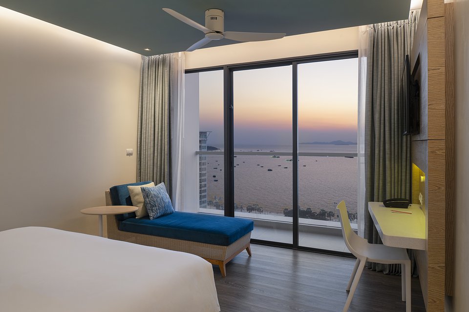 18_Deluxe_King (1).JPG