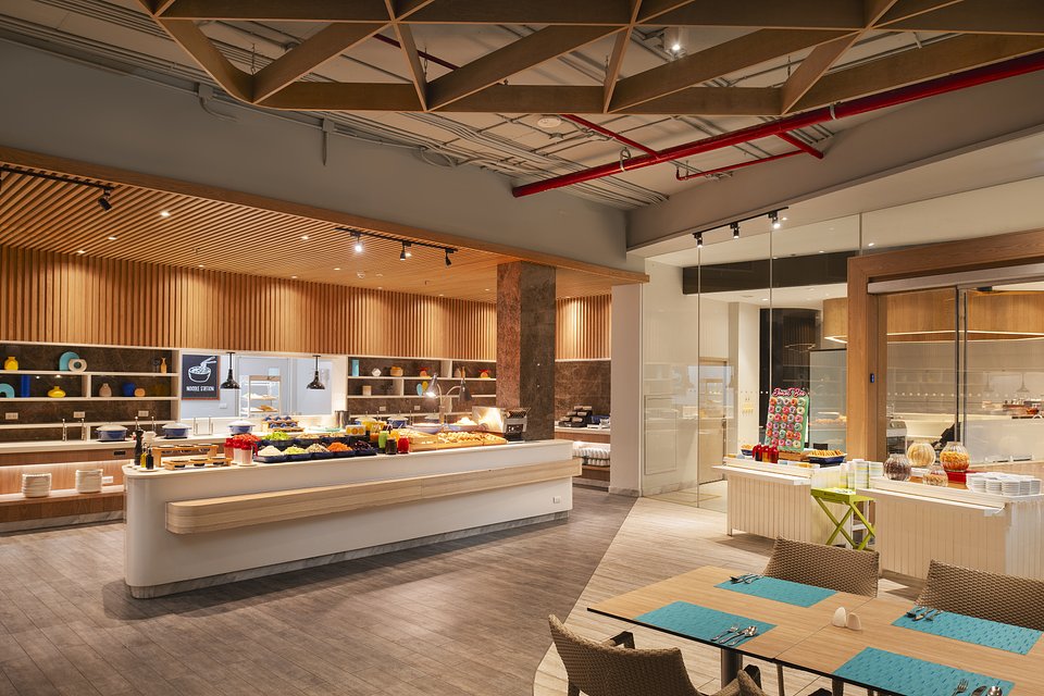 25_EAT_Breakfast-Buffet (1).JPG