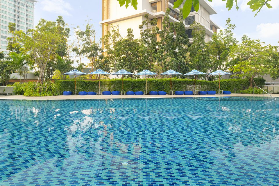 37_Main_Pool (1).JPG