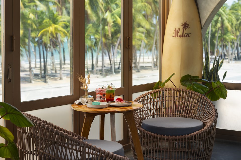 Amari Bangsaen-Aloha Beach Cafe 1.JPG.jpg