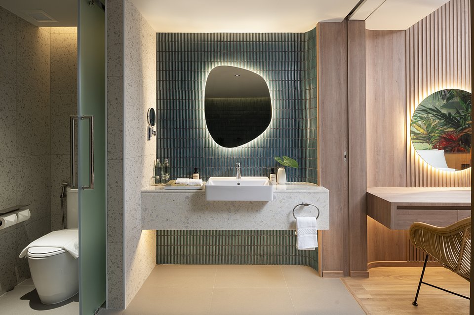 Amari The Tide Bangsaen-Bangsaen Suite-Bedroom and Bathroom-Connecting.JPG.jpg