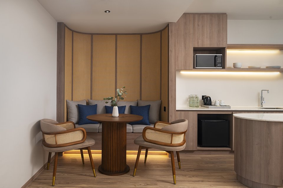 Amari The Tide Bangsaen-Bangsaen Suite-Lounge.JPG.jpg