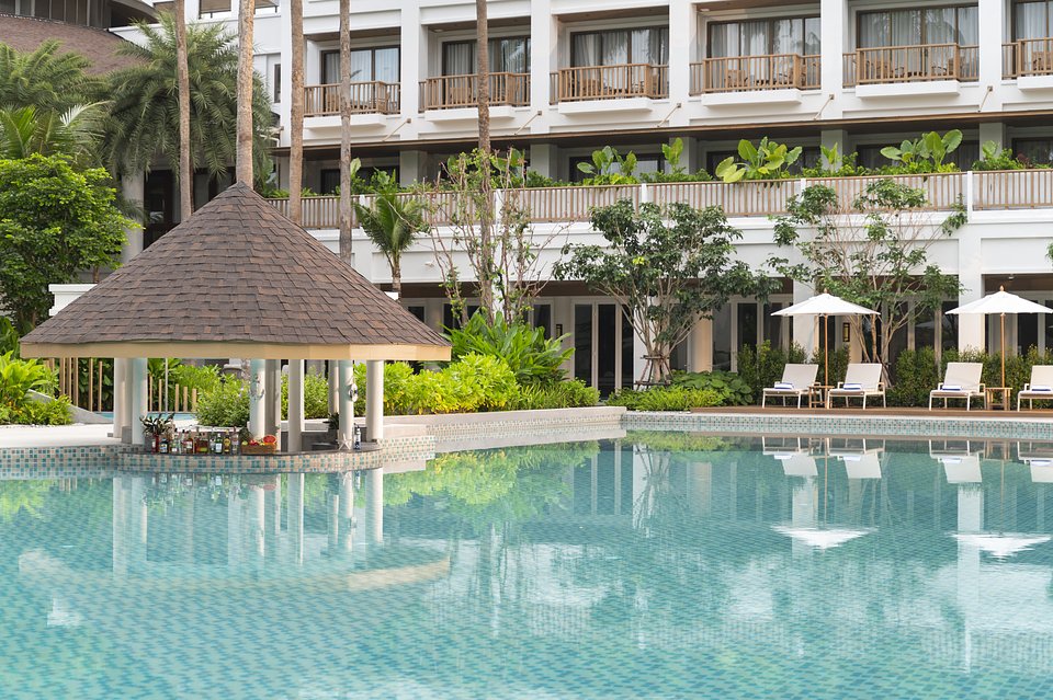 Amari Bangsaen-Aqua Eatery Bar-Pool Bar.JPG (1).jpg