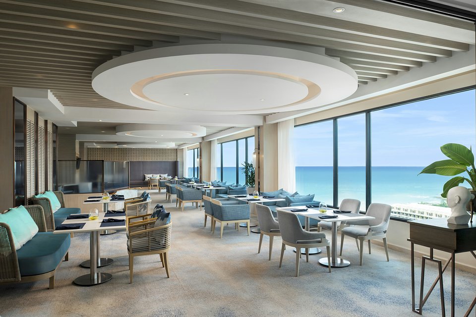 Amari_Pattaya-Club_Napha-Living_Area.jpg