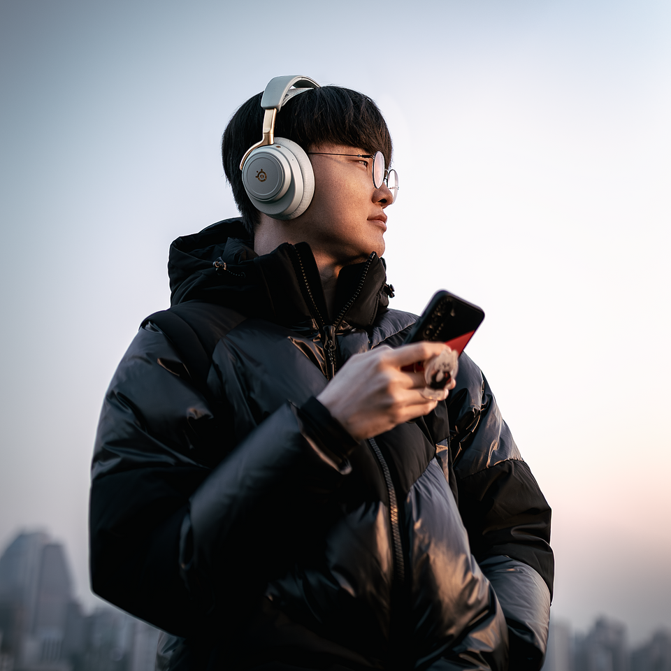 03 arctis_nova_elite_sage_gold_faker_2.png