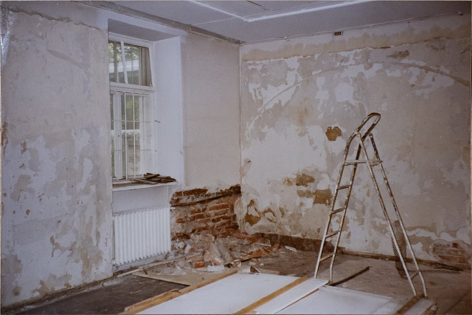Remont w Galerii Foksal w 1993 r., fot. nieznany