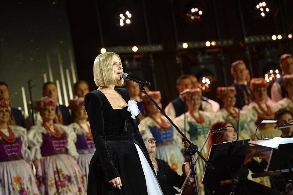 Halina Mlynkova wspólnie z Zespołem Pieśni i Tańca „Śląsk”, fot. Bartłomiej Szopa / AKPA