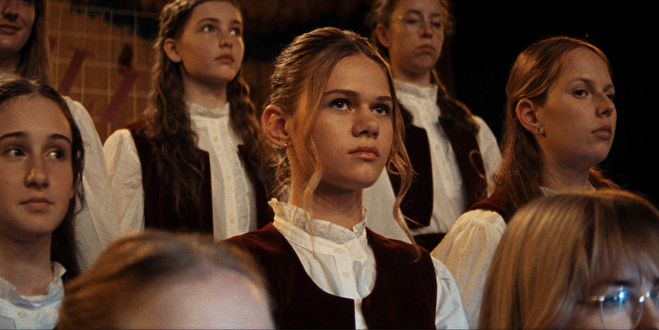 Maya Kintera jako 15-letnia Lucie, siostra Karoliny, w filmie „Dyrygent” w reżyserii Ondřeja Provazníka / © Endorfilm