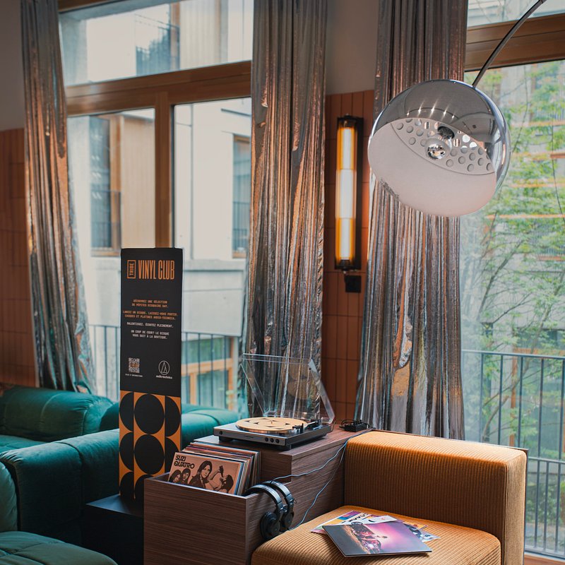 Listening Station at TRIBE Paris Clichy_02.jpg