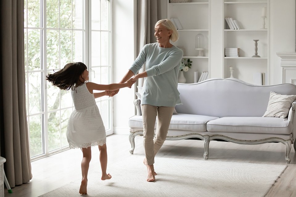 INSIO® Saint-Gobain Glass z technologią „transparent insulation” firmy LuxWall. Pierwsze hartowane szkło próżniowe z izolacją 0,3–0,5 W/M²K otrzymuje dobrowolne oznaczenie CE. Fot. Materiały prasowe Saint-Gobain Glass