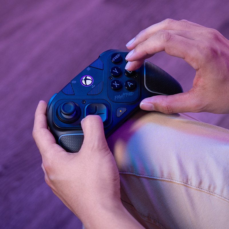 Victrix_Pro_BFG_XB_Reloaded_Black_Lifestyle 4.jpg