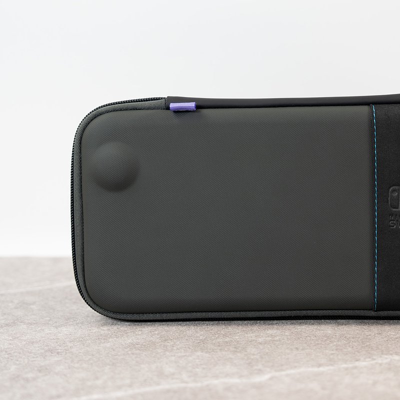 TB_PlayTrek_Slim-Case_NS2_Charcoal-Black_Lifestyle-1.jpg