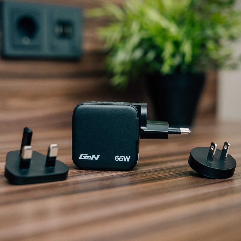 GaN Charger with display 65W_Dec 2025_30238_DF 1.jpg