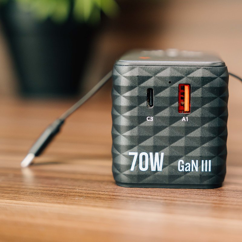 verbatim-lifestyle-pictures-shooting-sep-2025-travel-adapters-30186-df-1 (1).jpg