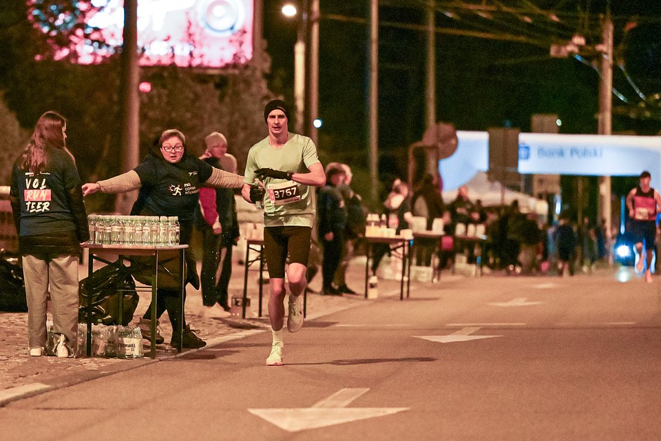 Punk odżywiania na trasie PKO Gdynia Półmaratonu / Fot.: Łukasz Recki / Sport Evolution
