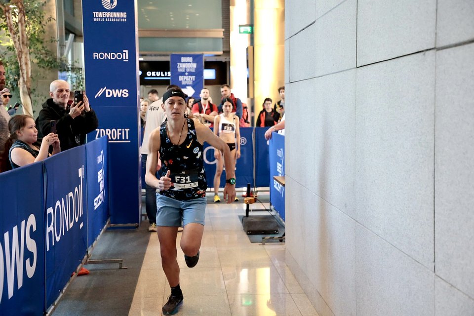 Tea Faber na starcie XIV Biegu na Szczyt Rondo 1