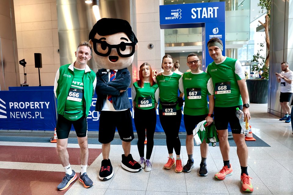 Compensa Sport Team - najszybsza drużyna XIV Biegu na Szczyt Rondo 1