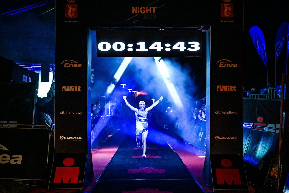 Mateusz Lipiński - zwycięzca Night Run Warsaw / Fot.: Bartek Zborowski / Sport Evolution