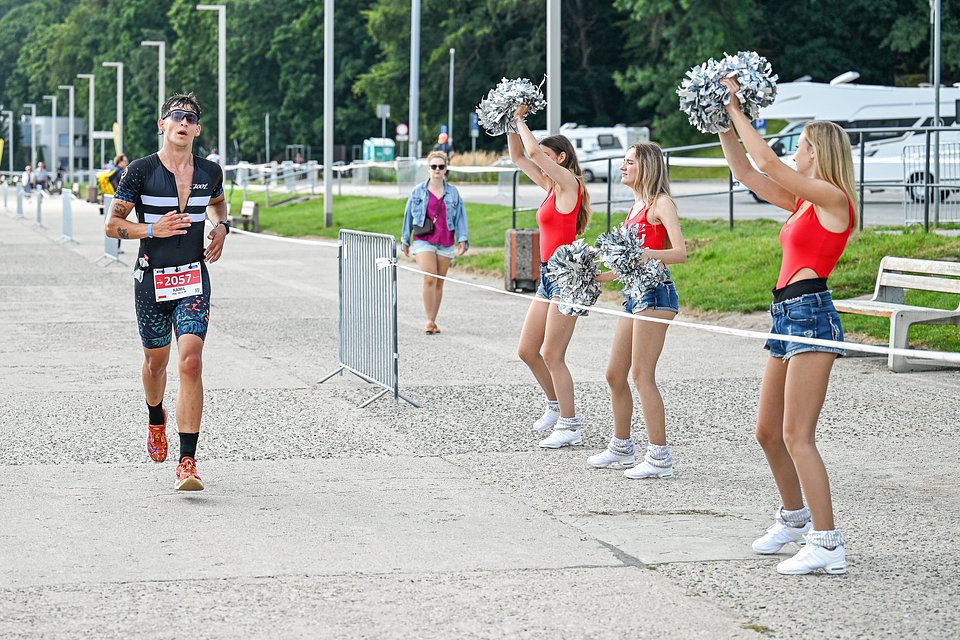 Cheerliderki podczas Enea IRONMAN 70.3 Gdynia 2024 / Fot.: Przemek Świderski / Sport Evolution