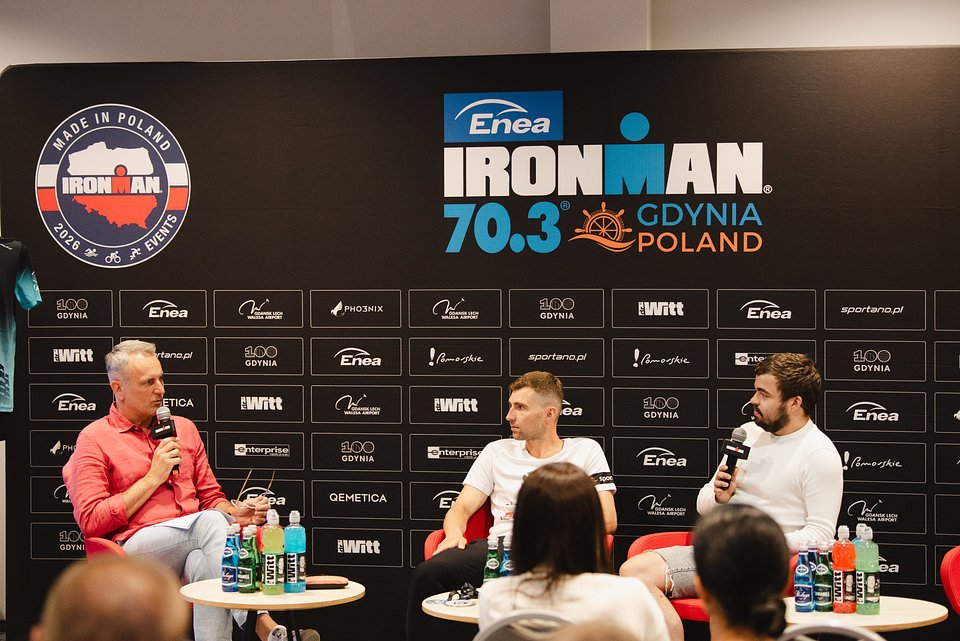 Gabriel Kowalski – parasportowiec - pływak, uczestnik sztafety w Gdyni, Polski Komitet Paralimpijski (pierwszy od prawej strony) / Fot.: Agnieszka Torba / Sport Evolution