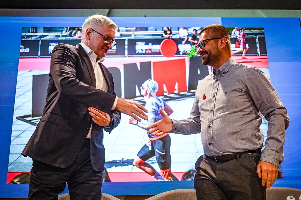 Od lewej: Jacek Jaśkowiak – prezydent Poznania, Michał Drelich - dyrektor IRONMAN Poland / Fot.: Bartek Zborowski / Sport Evolution