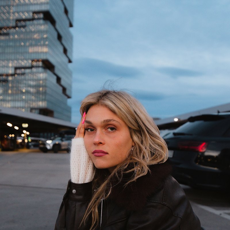 anaïs (c) Fioni Versace - small.JPG