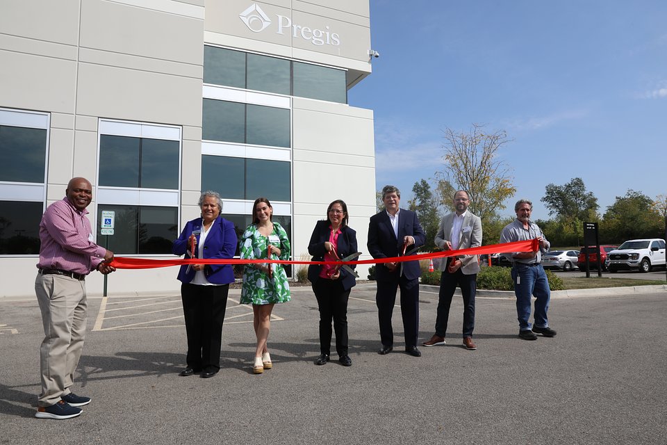 Pregis Elgin Ribbon Cutting300.JPG